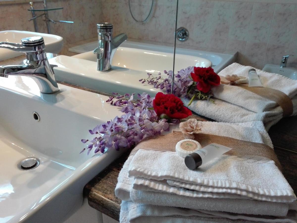 La Vie En Rose Bed & Breakfast Buia Exterior photo